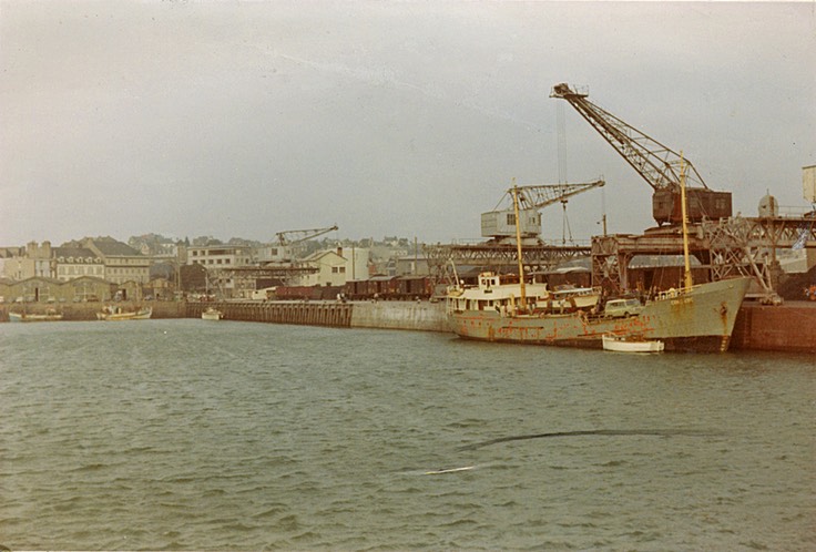 826a
