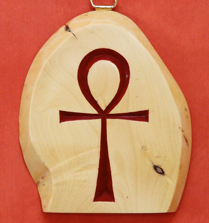 Ankh in Spindlewood root