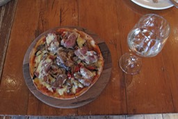 Beef Steak & Bearnaise Sauce Pizza